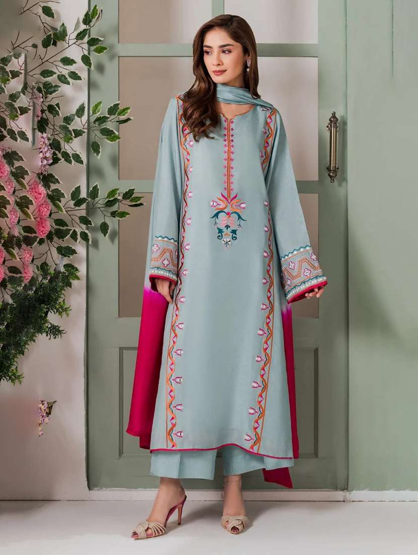 women embroidered long sleeves kurta pant set with dupatta