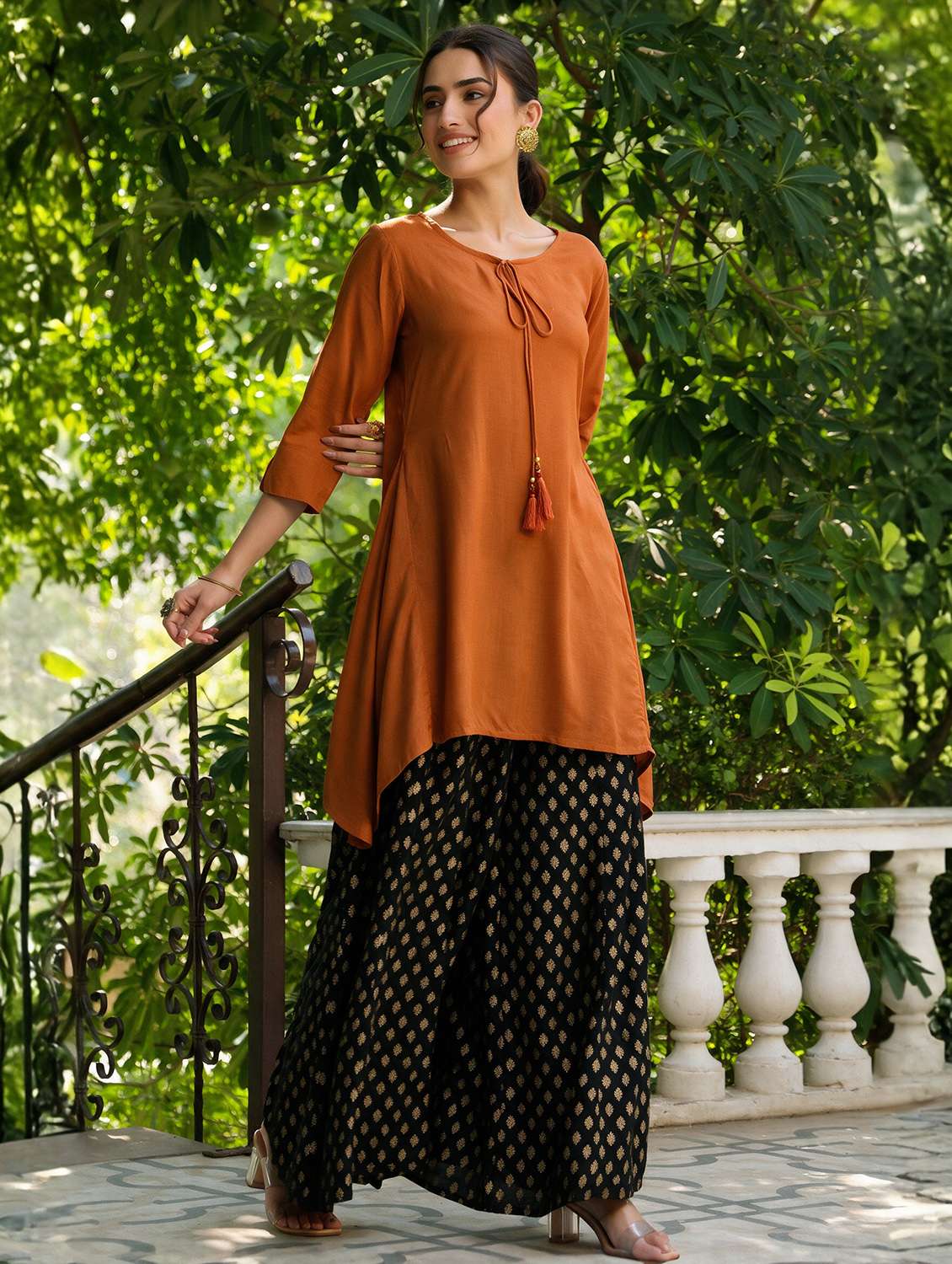 Women Solid Three Quarter Sleeves Asymmetric Kurta - 22616297 -  Standard Image - 3