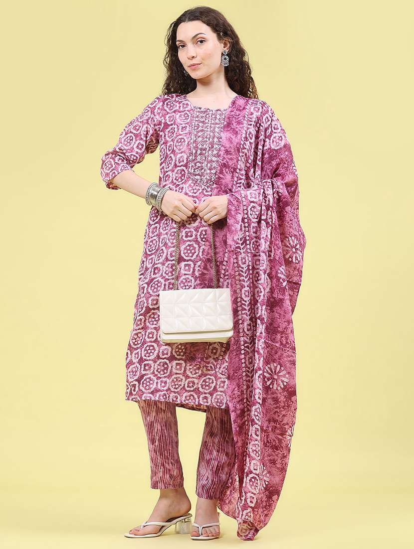 women printed three quarter sleeves kurta pant set with dupatta