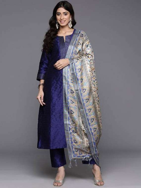 women self design three quarter sleeves kurta pant set with dupatta