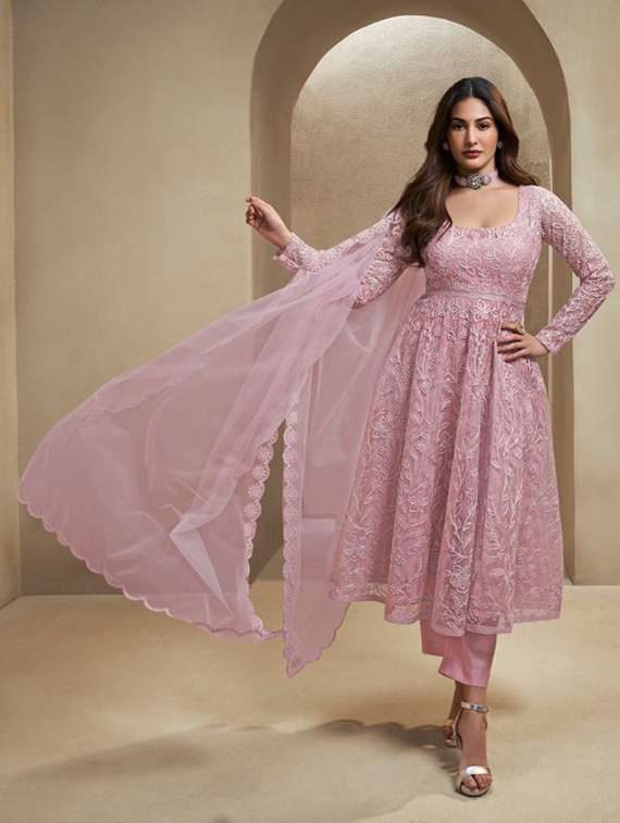 women embroidered long sleeves kurta pant set with dupatta