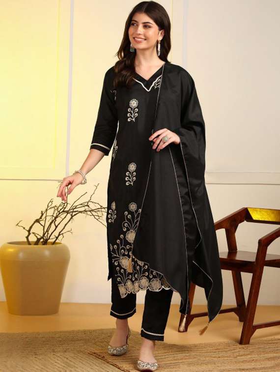 women embroidered three quarter sleeves kurta pant set with dupatta