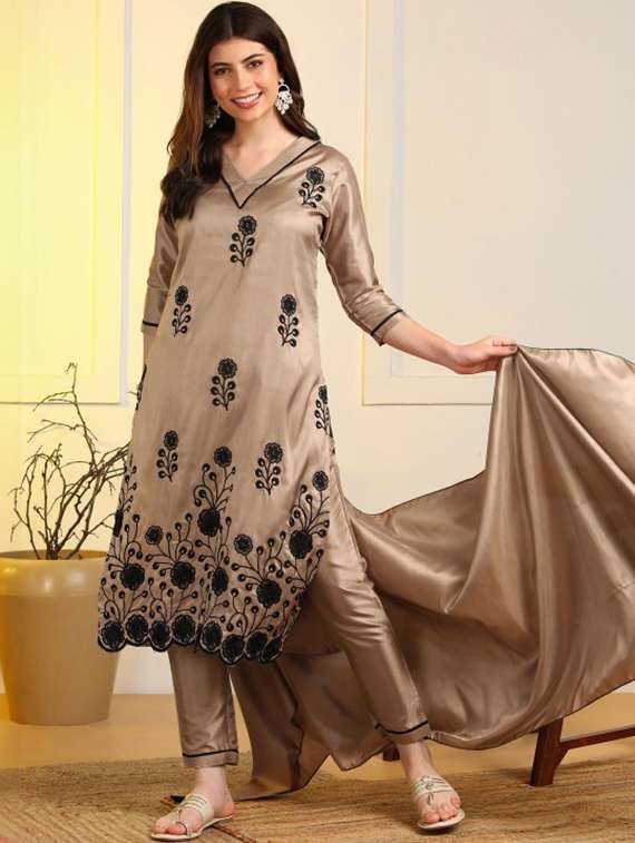 women embroidered three quarter sleeves kurta pant set with dupatta