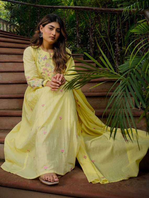 Women Embroidered Long Sleeves Kurta Pant Set With Dupatta - 22616718 -  Standard Image - 3