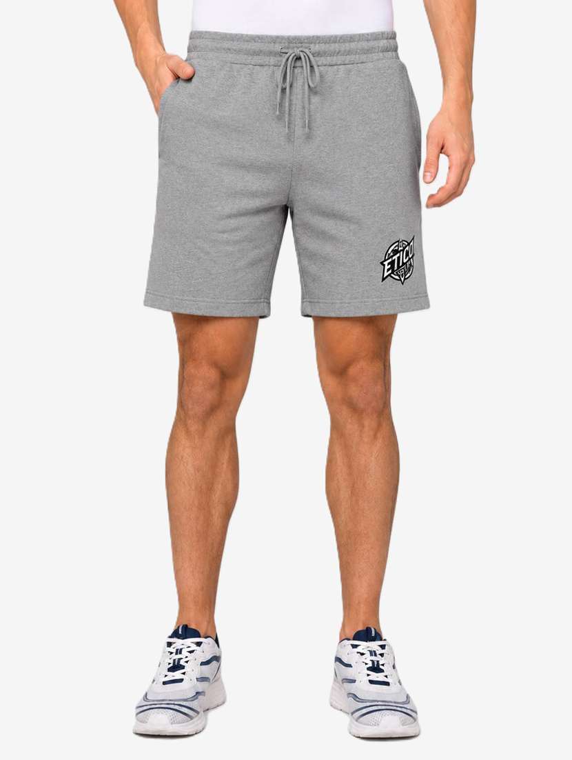 men solid mid rise regular fit shorts