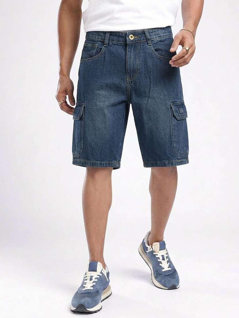 men washed mid rise regular fit cargo shorts