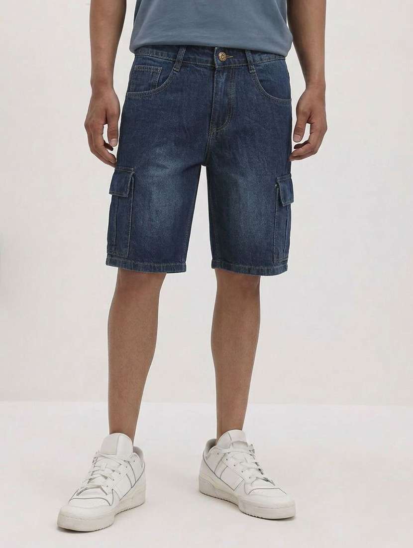 men washed mid rise cargo shorts