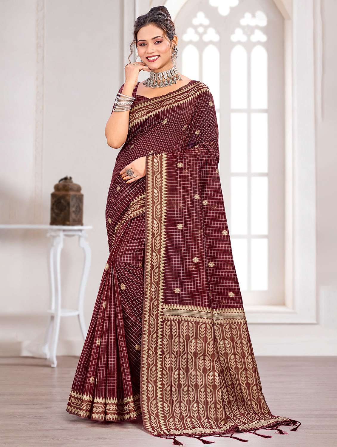 women checkered bordered saree with blouse