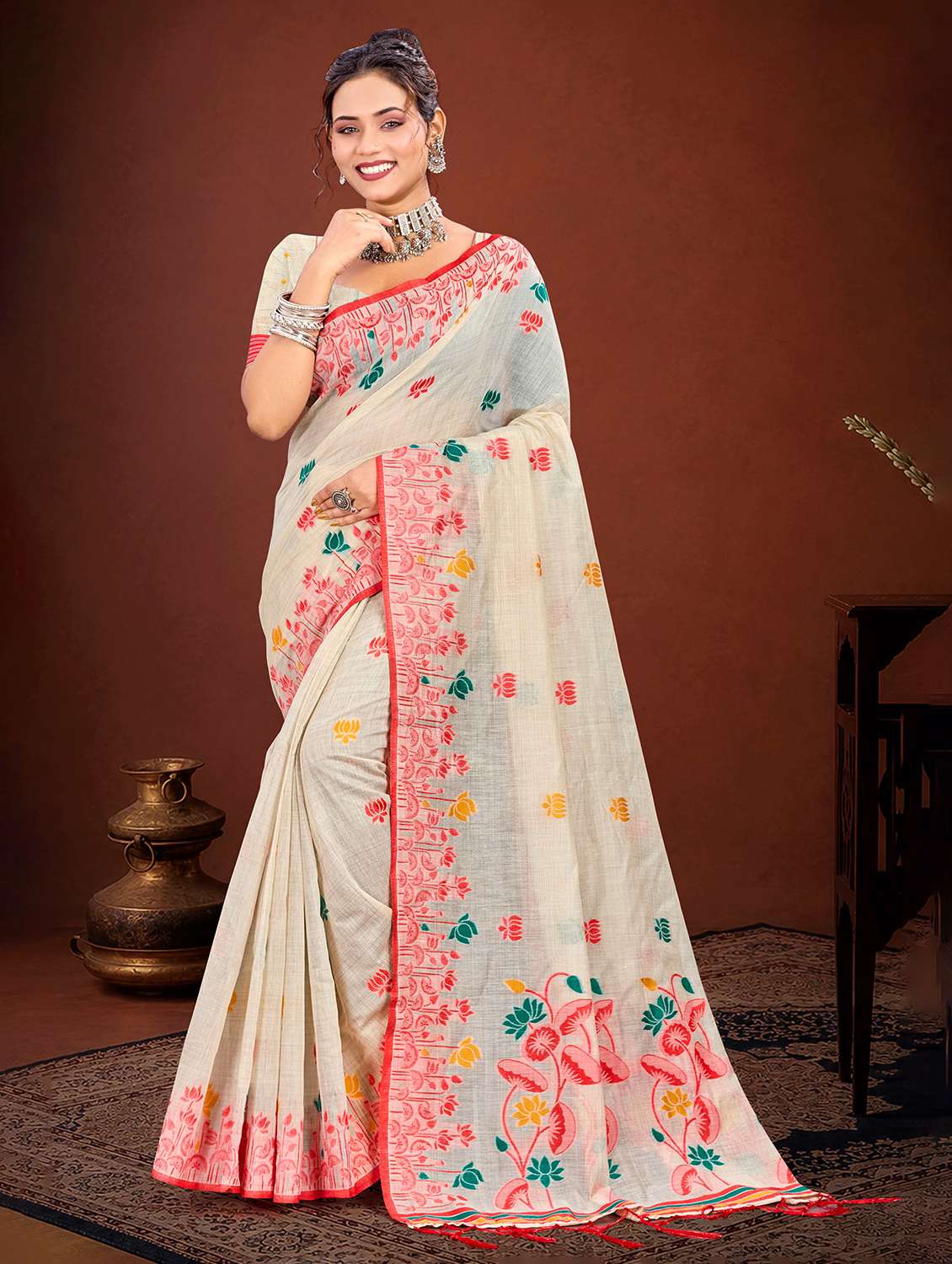 women floral self design bordered saree with blouse