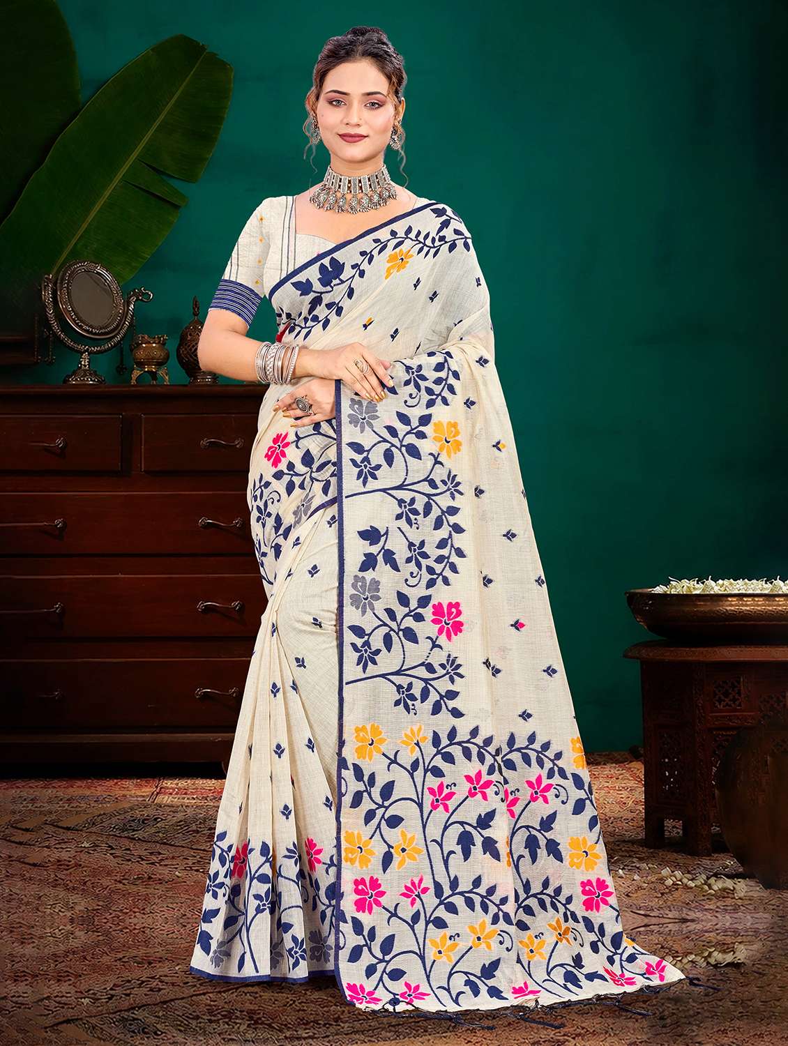 women floral self design bordered saree with blouse