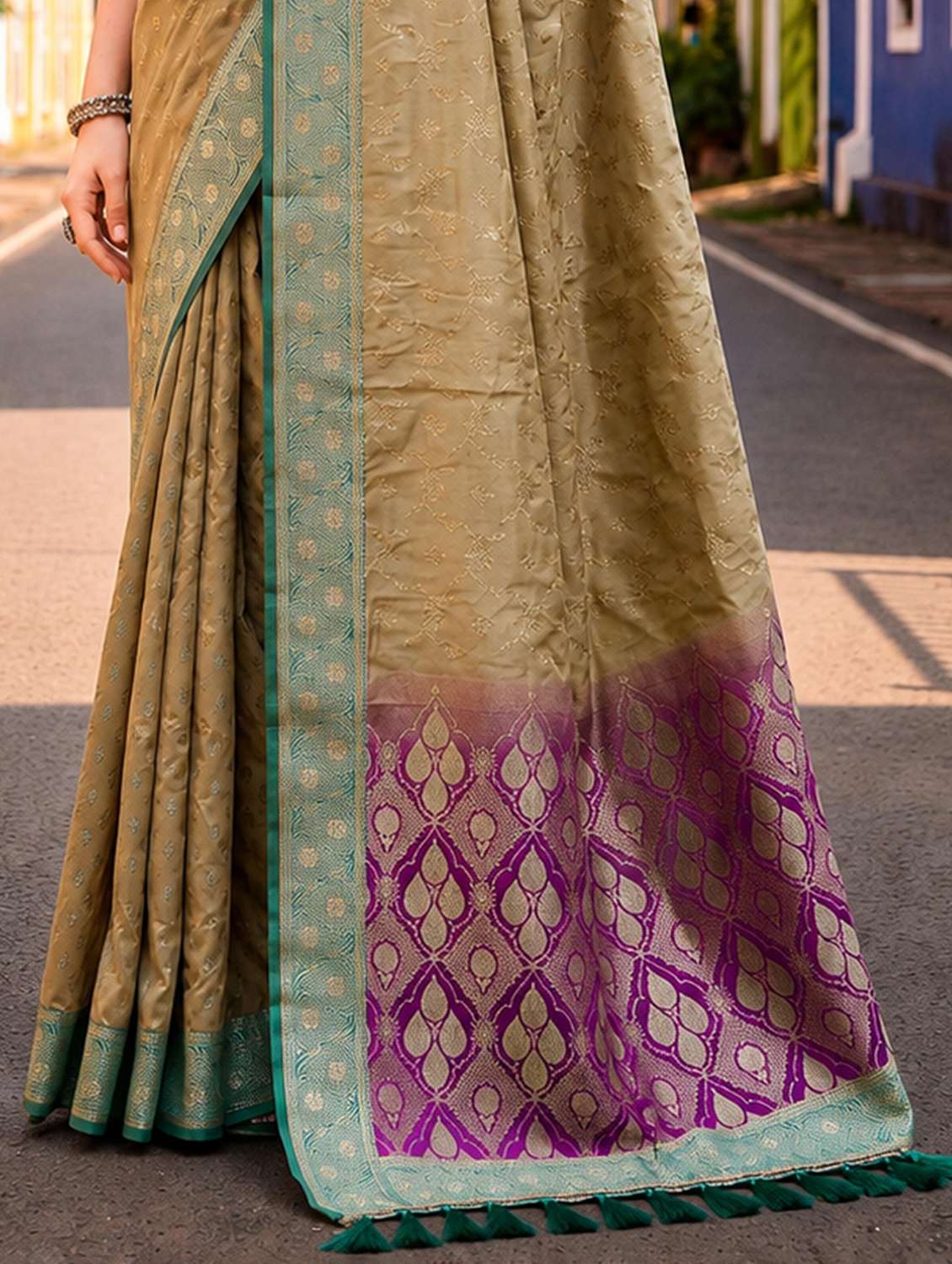 women self design banarasi saree with blouse - 22618207 -  Standard Image - 3