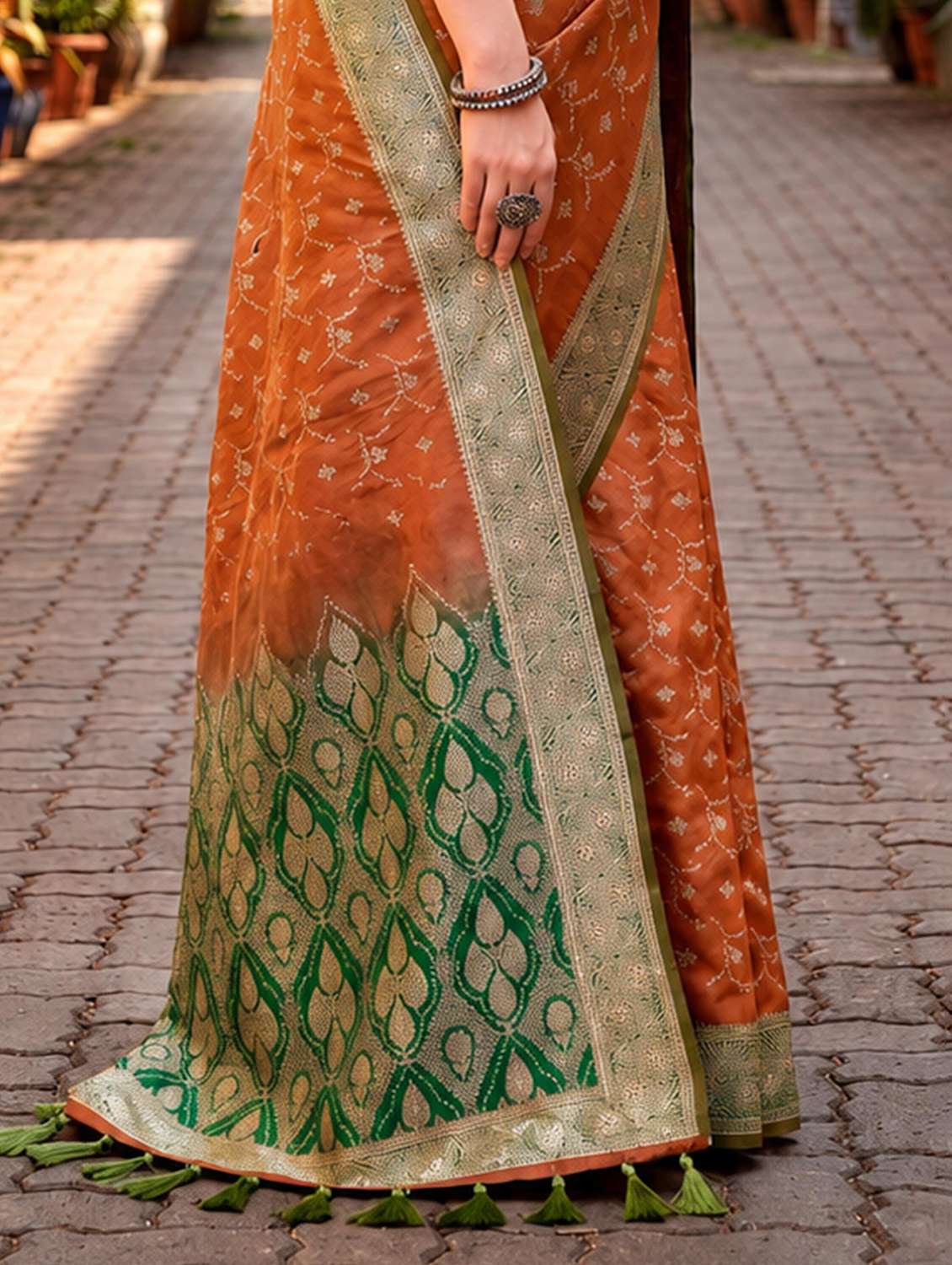 Women Self Design Banarasi Saree With Blouse - 22618208 -  Standard Image - 3