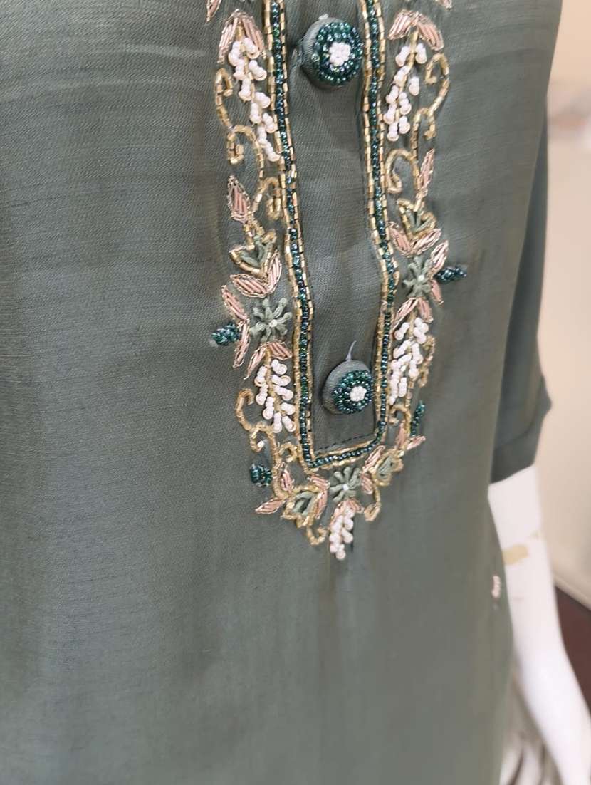 Women Embroidered Three Quarter Sleeves Straight Kurta - 22618480 -  Standard Image - 5