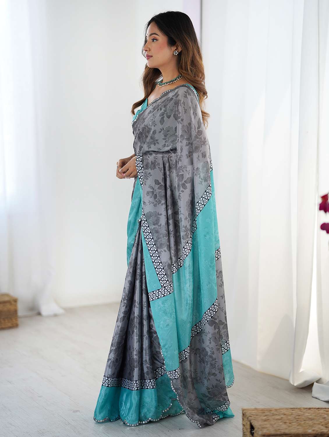 women printed casual wear saree with blouse - 22618513 -  Standard Image - 3
