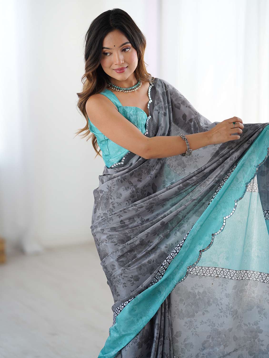 women printed casual wear saree with blouse - 22618513 -  Standard Image - 5