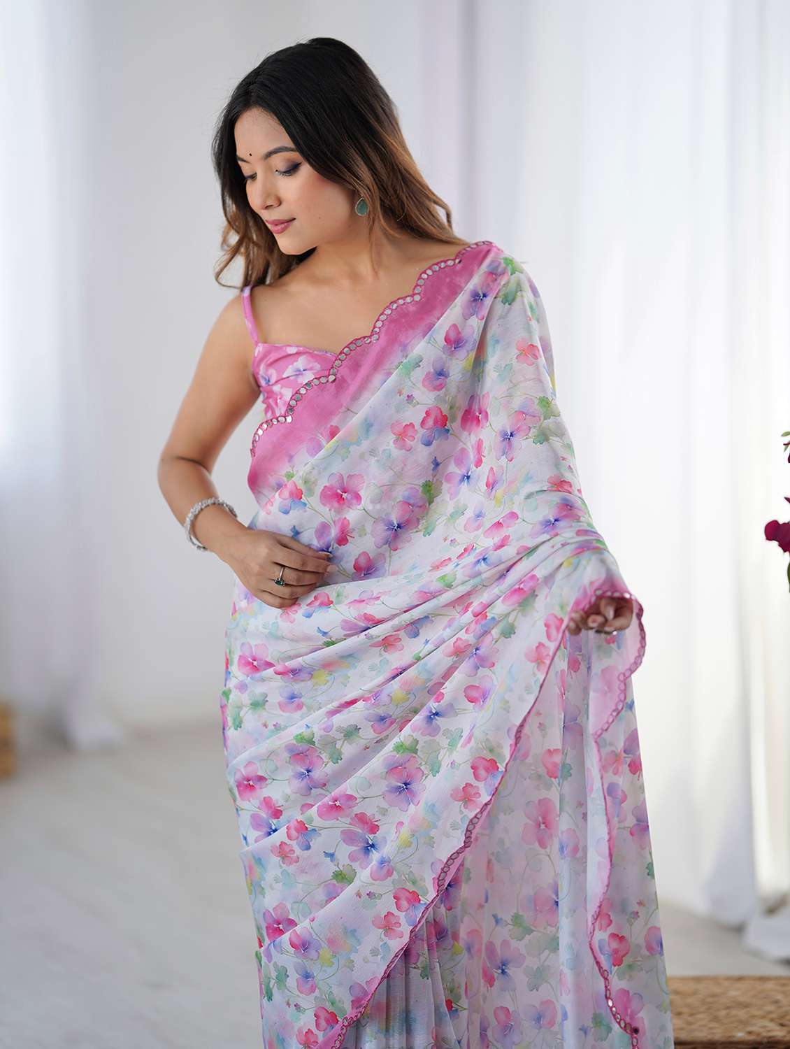 Women Printed Casual Wear Saree With Blouse - 22618516 -  Standard Image - 5