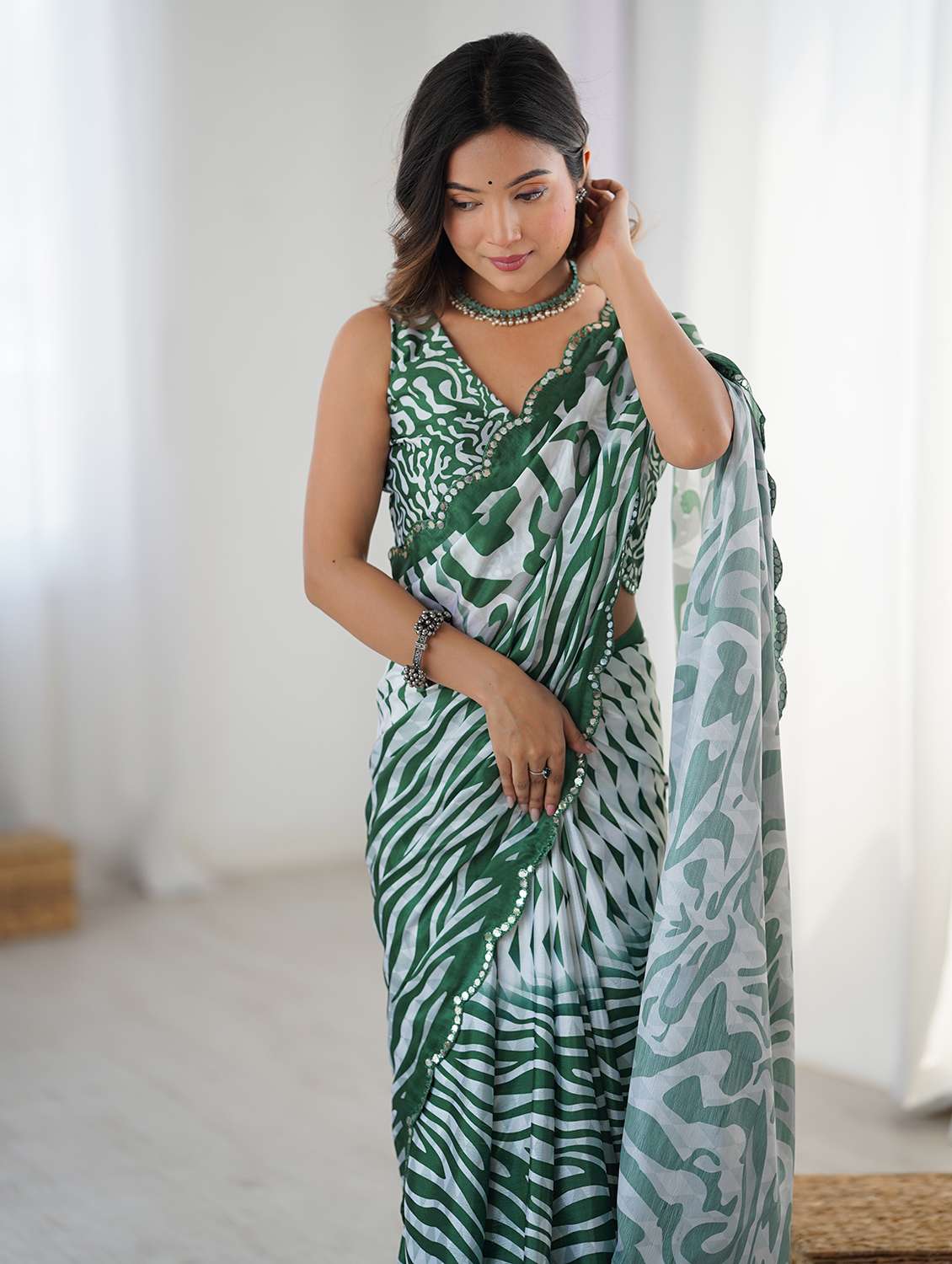 women printed casual wear saree with blouse - 22618533 -  Standard Image - 5