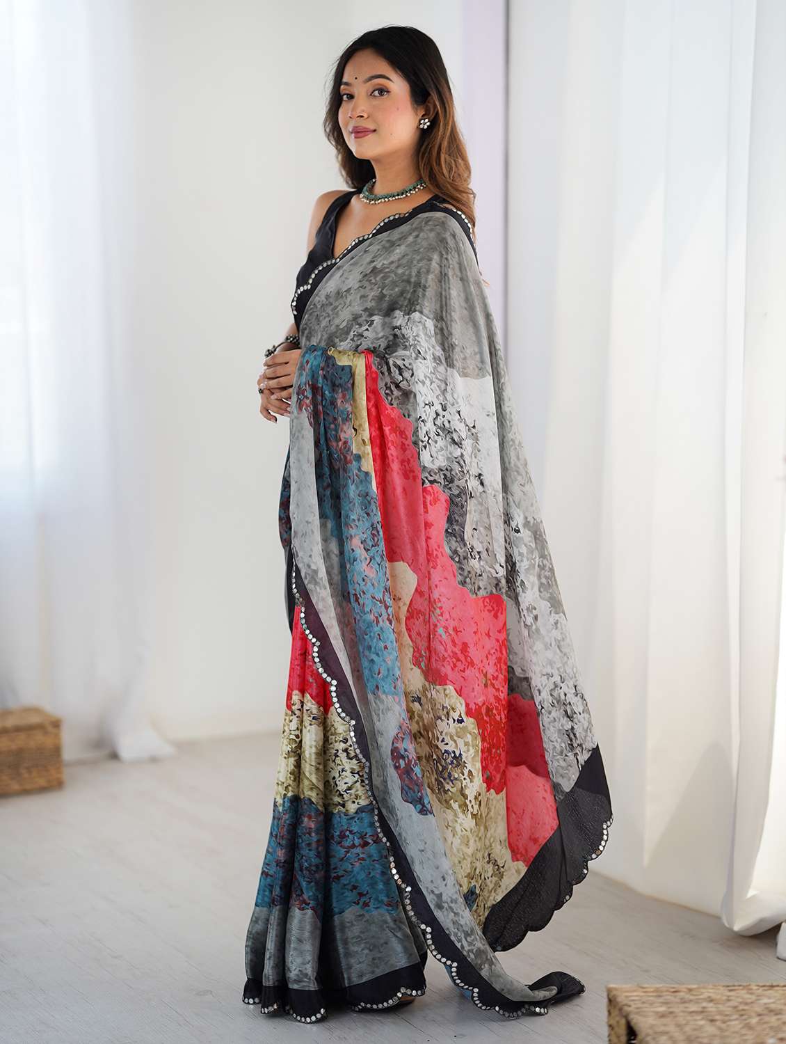 women printed casual wear saree with blouse - 22618537 -  Standard Image - 3