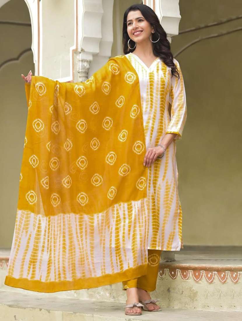women tie and dye three quarter sleeves kurta pant set with dupatta