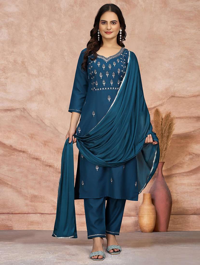 women embroidered three quarter sleeves kurta pant set with dupatta
