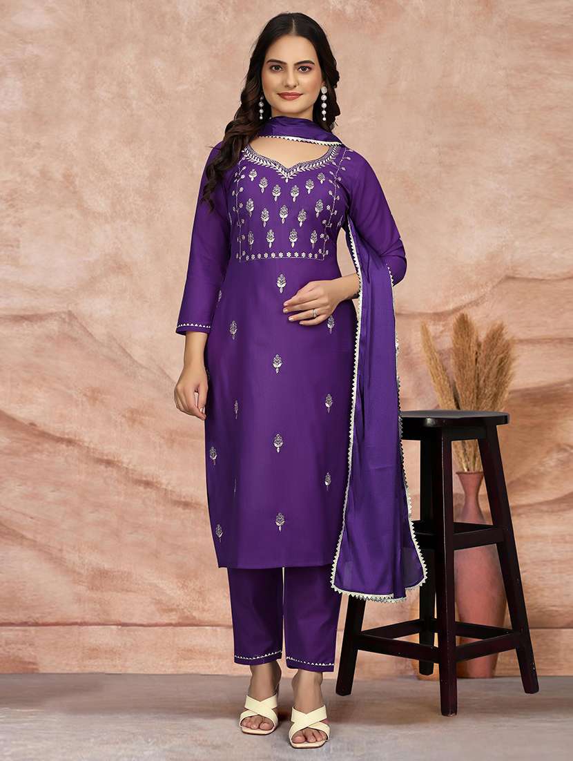 women embroidered three quarter sleeves kurta pant set with dupatta