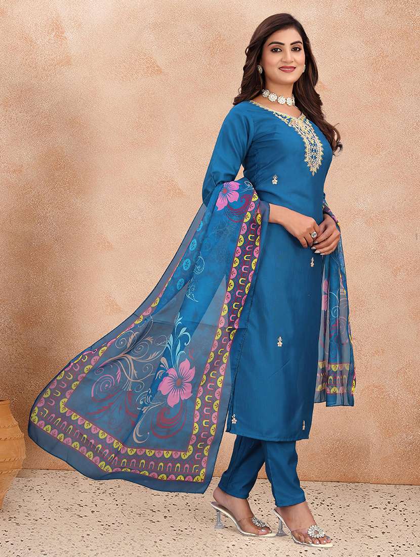 women embroidered three quarter sleeves kurta pant set with dupatta