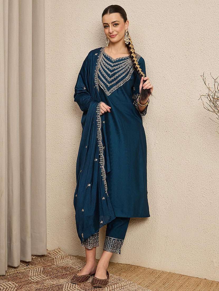 women embroidered three quarter sleeves kurta pant set with dupatta