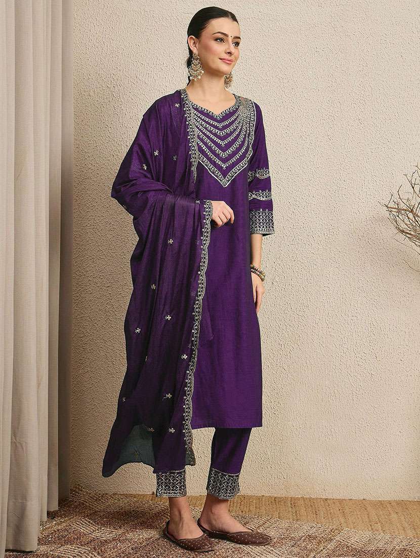 women embroidered three quarter sleeves kurta pant set with dupatta