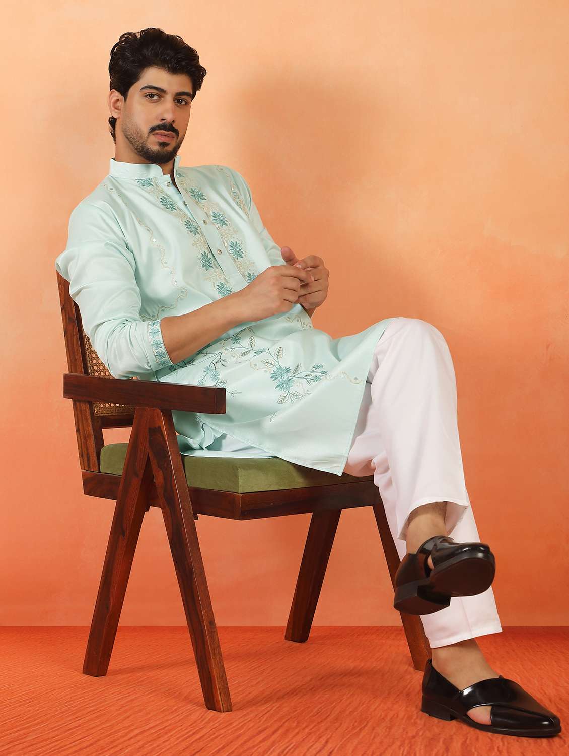 men embroidered mandarin neck long kurta