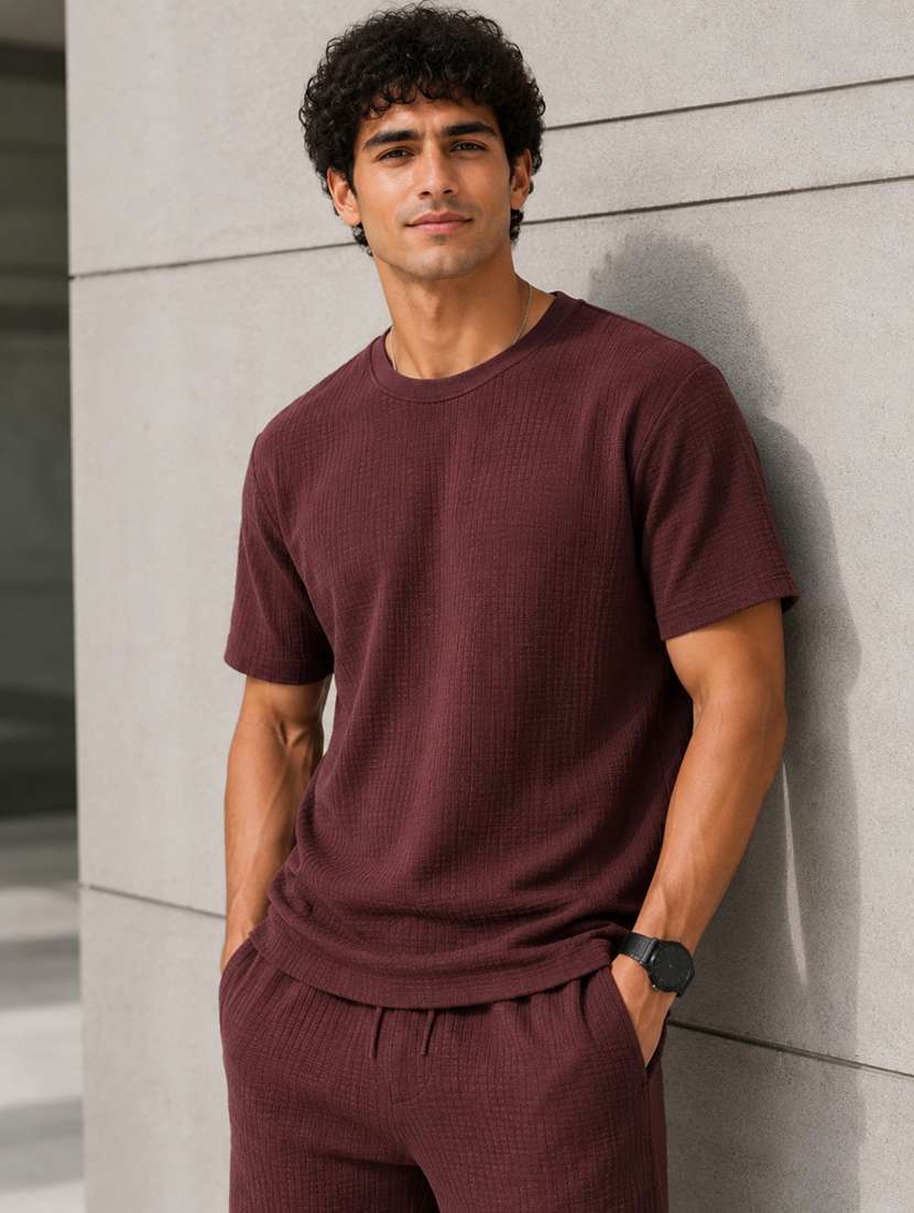 men textured short sleeves regular fit t-shirt