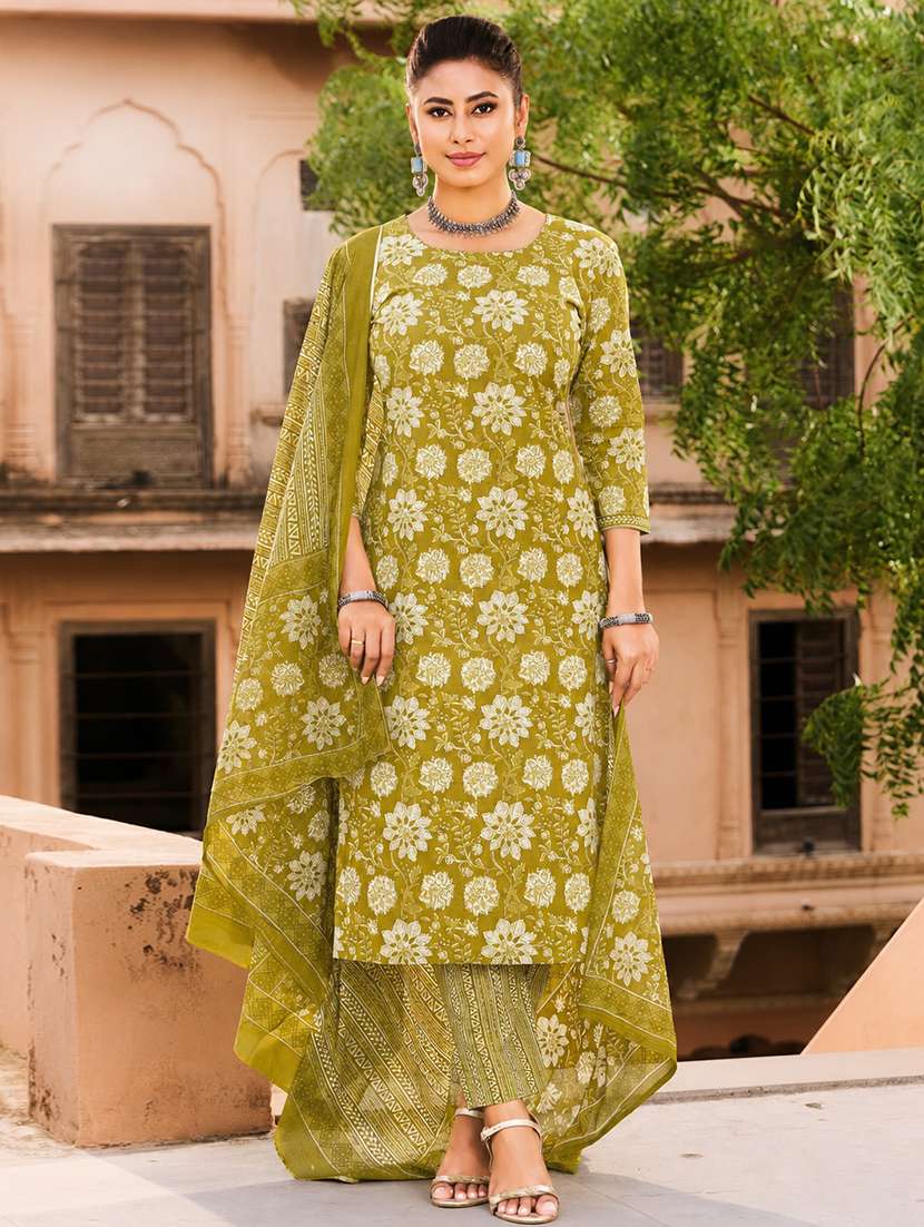 women printed three quarter sleeves kurta pant set with dupatta