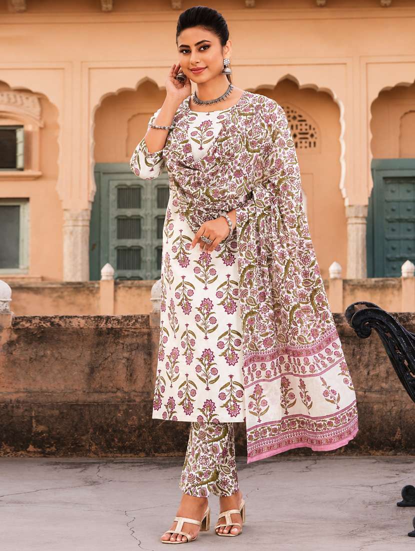 women printed three quarter sleeves kurta pant set with dupatta