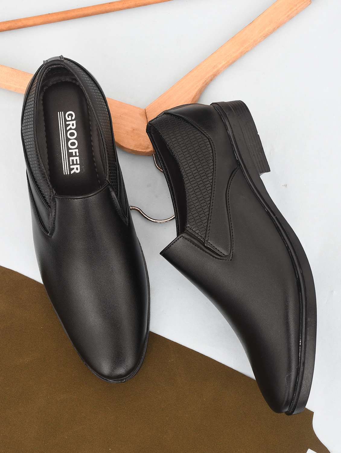 men solid slip on formal shoes