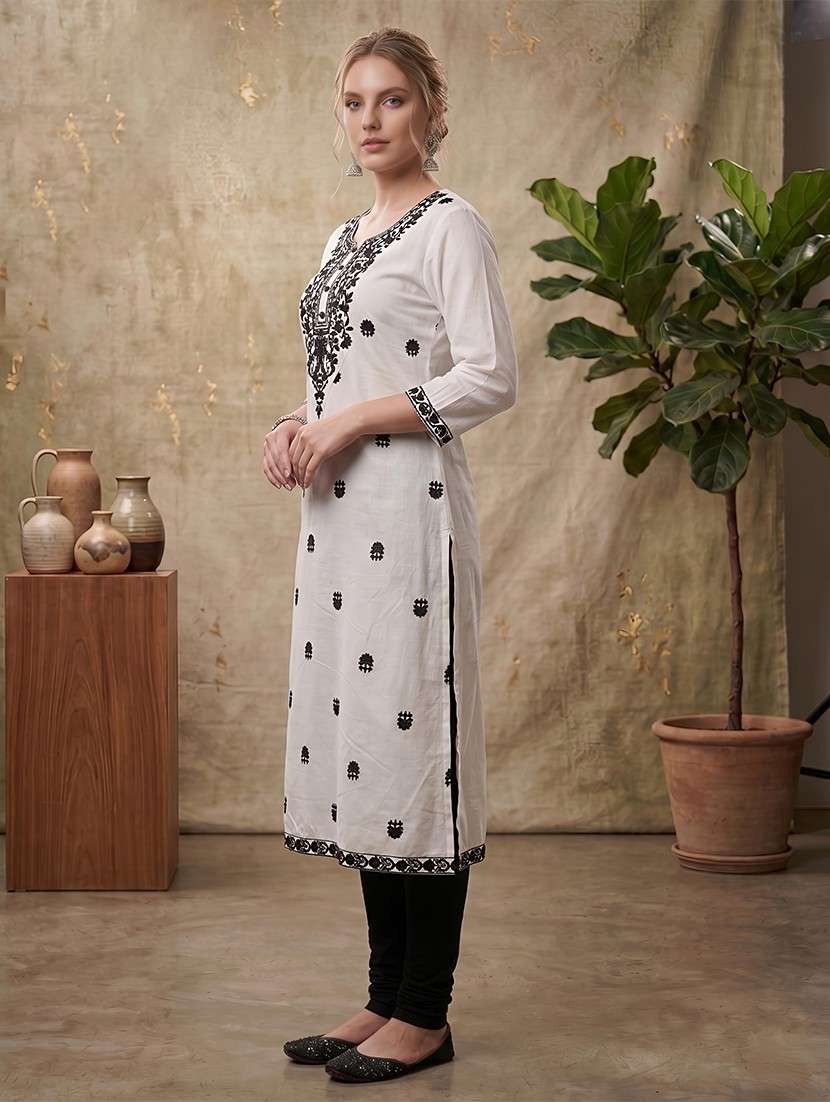 Women Embroidered Three Quarter Sleeves Straight Kurta - 22625719 -  Standard Image - 3