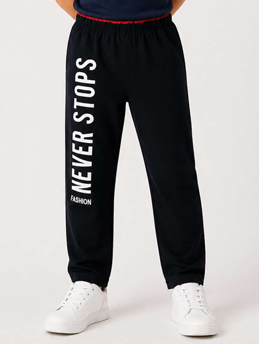 boys printed mid rise regular fit track pant