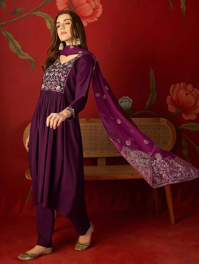 Women Embroidered Three Quarter Sleeves Kurta Pant Set With Dupatta - 22626435 -  Standard Image - 5