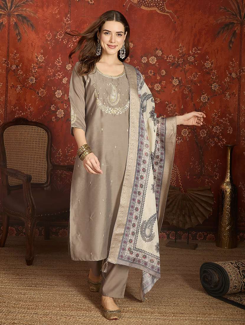 women embroidered three quarter sleeves kurta pant set with dupatta