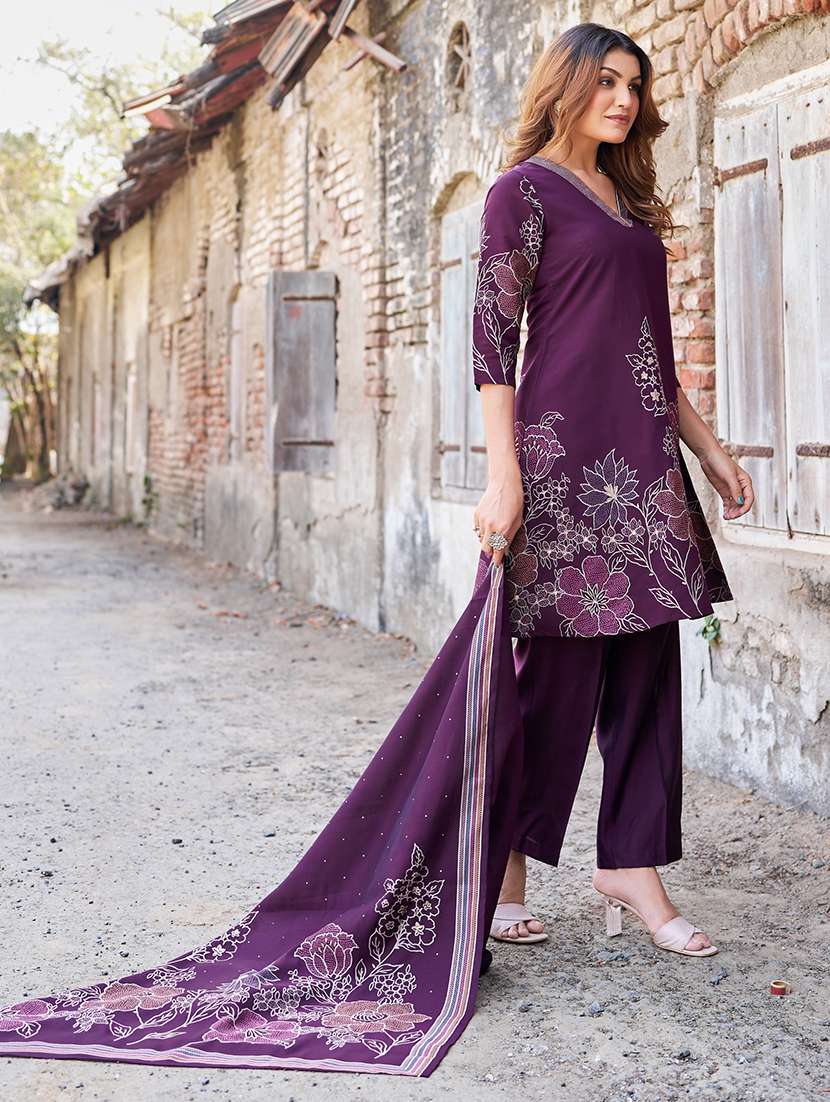 Women Printed Three Quarter Sleeves Kurta Pant Set With Dupatta - 22627106 -  Standard Image - 3