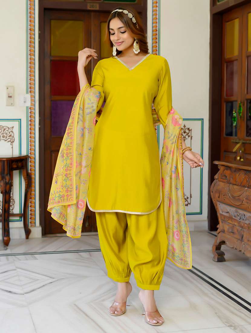 Women Solid Three Quarter Sleeves Kurta Salwar Set With Dupatta - 22627111 -  Standard Image - 3