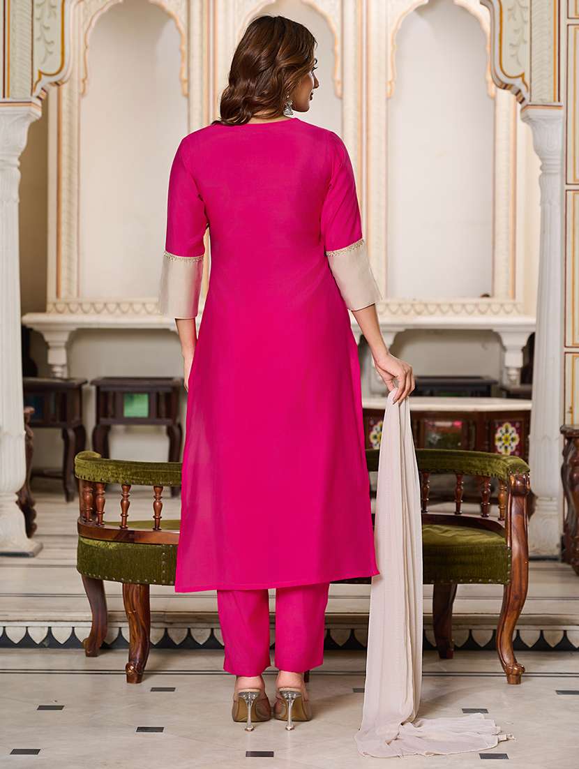 Women Solid Three Quarter Sleeves Kurta Pant Set With Dupatta - 22627113 -  Standard Image - 3