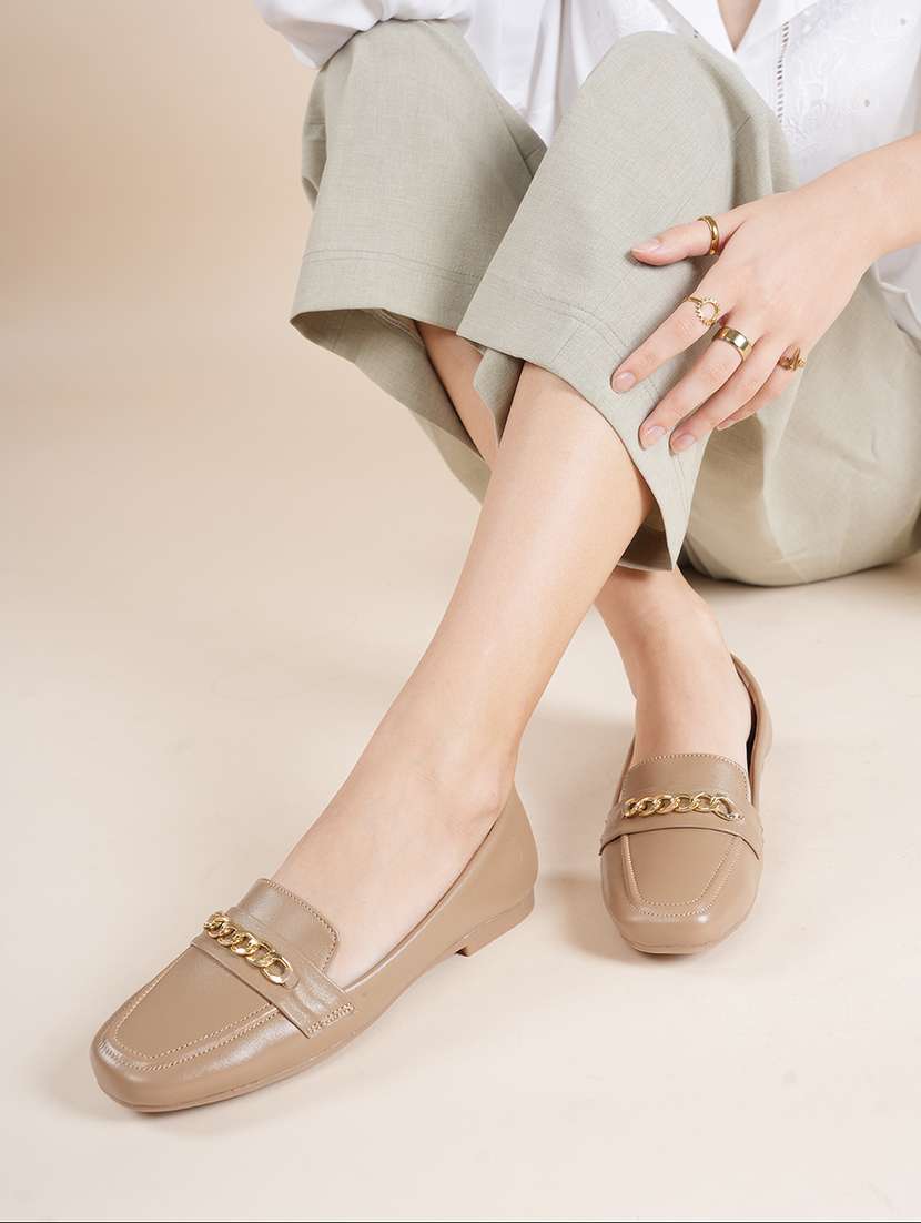 women solid slip on loafer
