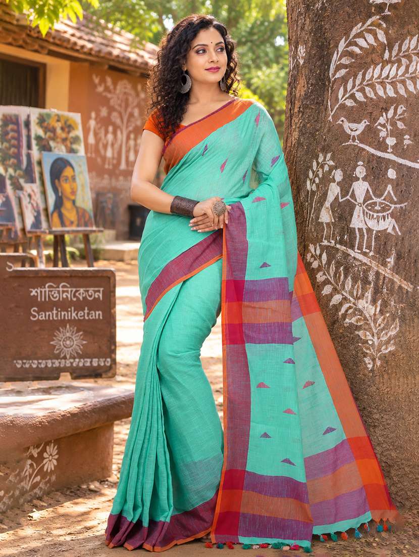 women self design handloom saree with blouse