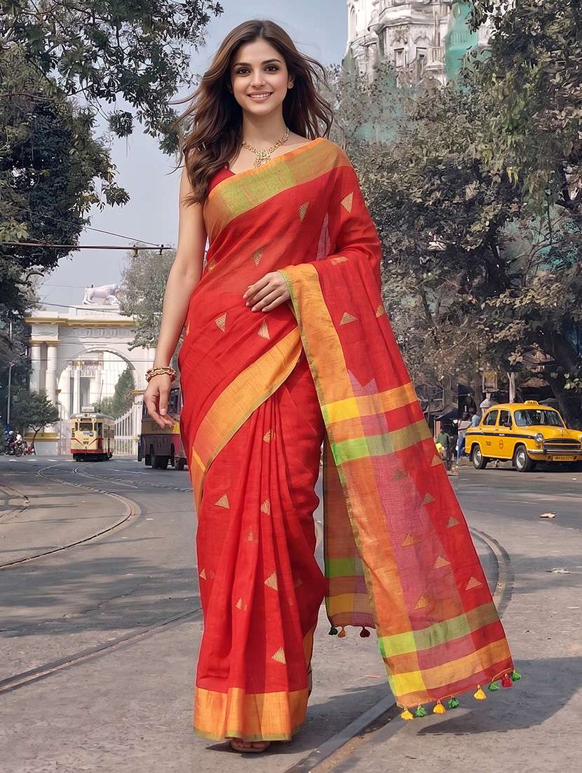 women self design handloom saree with blouse