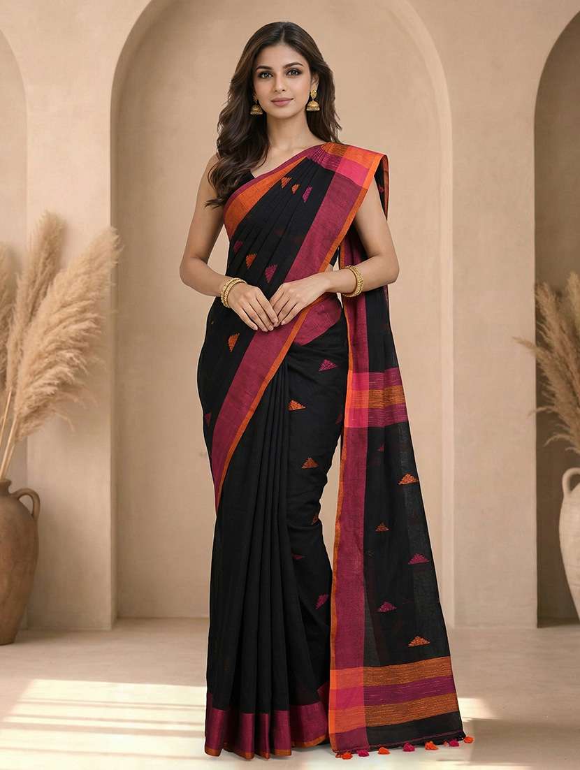 women self design handloom saree with blouse