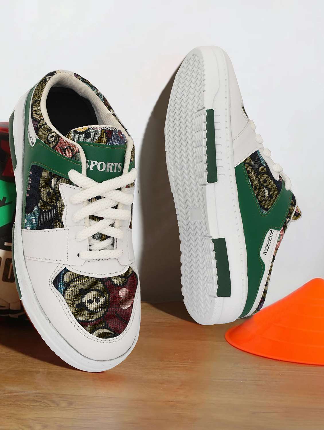 men green lace up sneaker