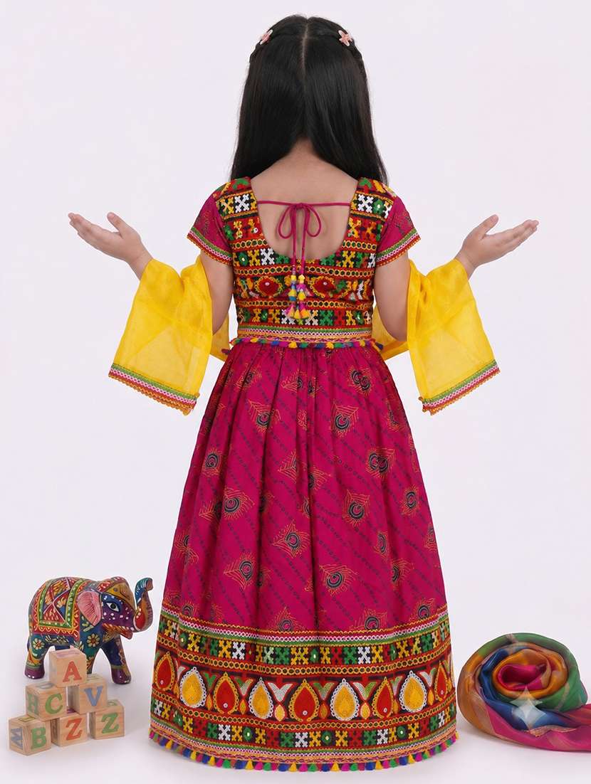 girls embroidered short sleeves costume - 22639549 -  Standard Image - 3
