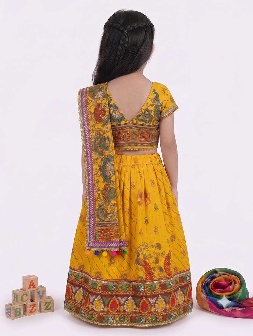 girls embroidered short sleeves costume - 22639554 -  Standard Image - 3
