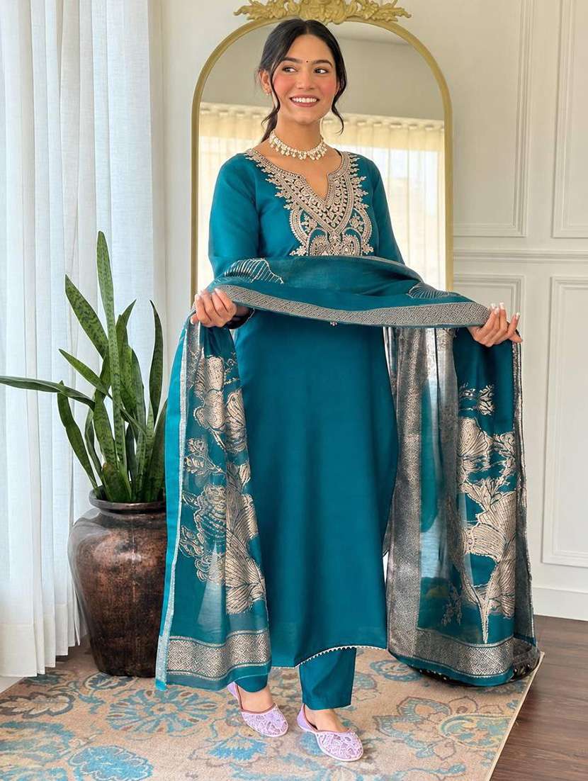 women embroidered three quarter sleeves kurta pant set with dupatta