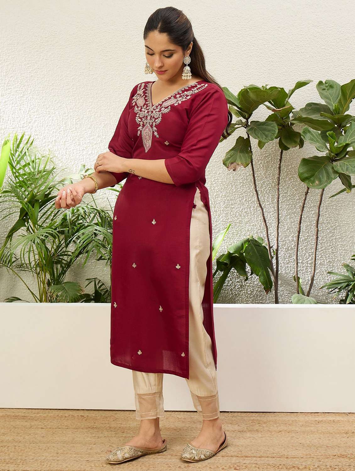 women solid with work three quarter sleeve straight kurta - 22639728 -  Standard Image - 3