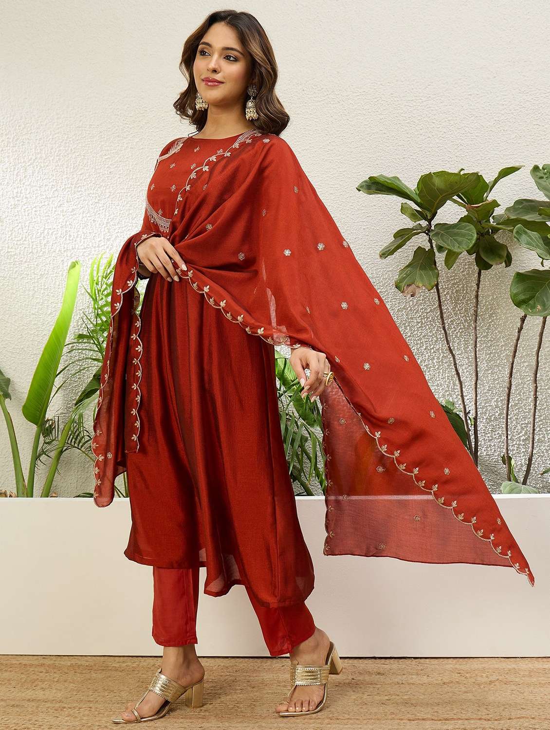 Women Embroidered Three Quarter Sleeves Kurta Pant Set With Dupatta - 22639791 -  Standard Image - 3